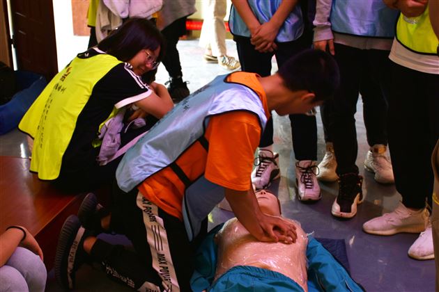 敬畏生命 防患未然——我校国际部组织学生进行地震、消防安全知识体验学习