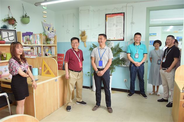 备考师生战仲夏 亮剑啸歌映韶华——我校董事长黄波慰问初三师生