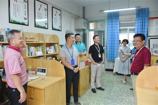 备考师生战仲夏 亮剑啸歌映韶华——我校董事长黄波慰问初三师生