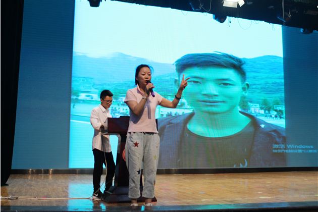 最自然的美丽，无需选择土壤——记棠外高2018级生涯公益讲座《珍惜学习机会，诠释人生价值》