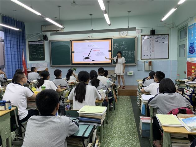 有趣的灵魂是每一个学生的老师——记我校高中部“生涯公益大使”活动主题班会