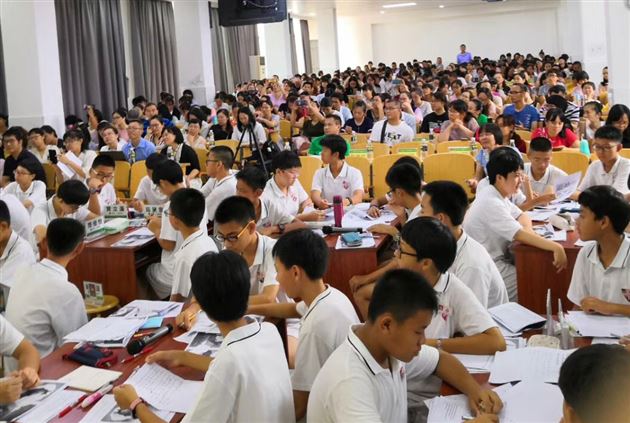 让阅读成为兴趣——我校老师应邀参与外研社“阳光英语分级阅读”培训会