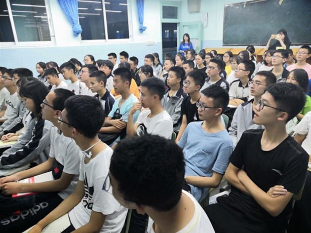 释放青春烦恼 齐做向阳之人——记棠外高2018级全托管学生修身励志讲座