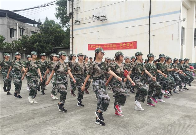 宝剑锋从磨砺出 学子军训新貌展
