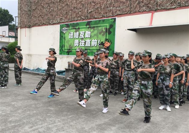 宝剑锋从磨砺出 学子军训新貌展