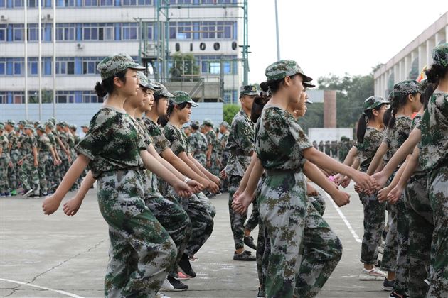 雄鹰欲展翅 青春正当时——棠外高2019级举行新生军训结营仪式暨军训汇报演出