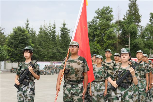 雄鹰欲展翅 青春正当时——棠外高2019级举行新生军训结营仪式暨军训汇报演出
