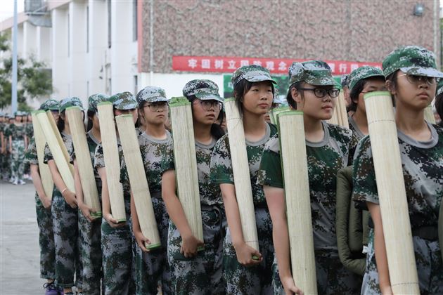 雄鹰欲展翅 青春正当时——棠外高2019级举行新生军训结营仪式暨军训汇报演出