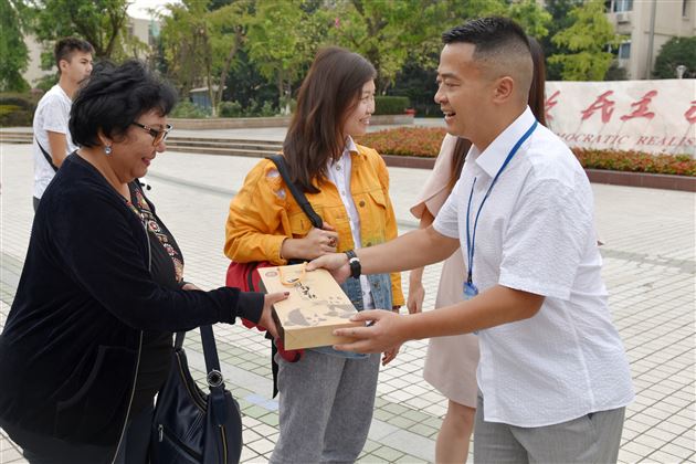 我校成功接待哈萨克斯坦努尔苏丹市中学师生来川访问代表团一行