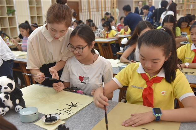 我校成功接待哈萨克斯坦努尔苏丹市中学师生来川访问代表团一行