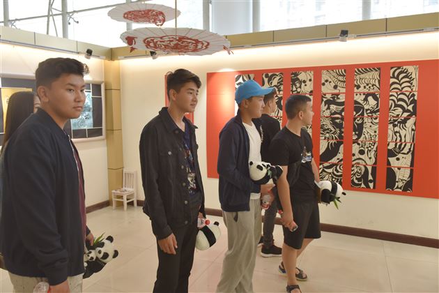 我校成功接待哈萨克斯坦努尔苏丹市中学师生来川访问代表团一行