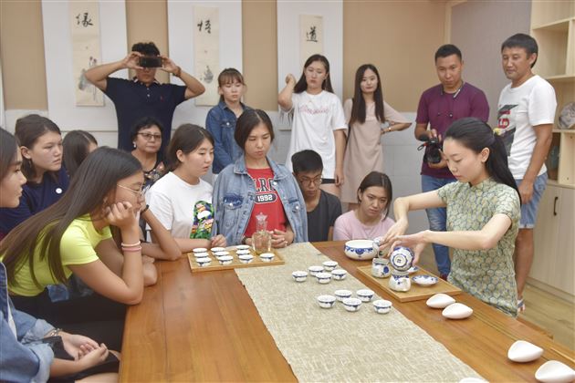 我校成功接待哈萨克斯坦努尔苏丹市中学师生来川访问代表团一行