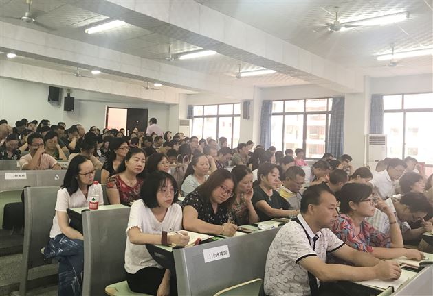 我校初中物理教师苟树林受邀到东升一中作专题讲座