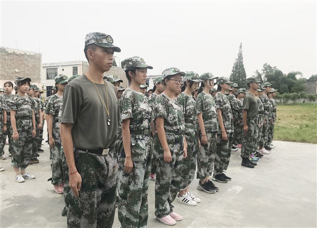 棠外博骏展雄姿 虎贲云集似雄狮——棠外初一迷彩少年成长记