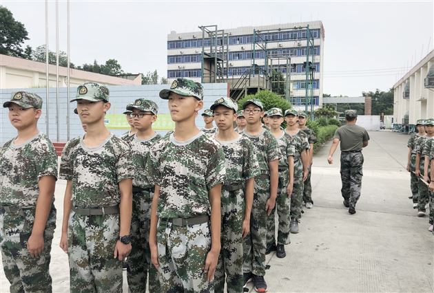 棠外博骏展雄姿 虎贲云集似雄狮——棠外初一迷彩少年成长记