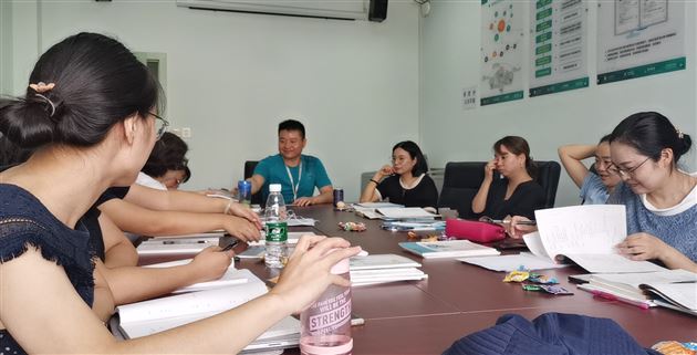 集体智慧 有“备”无患——我校初中部进行教师开学前集体备课活动