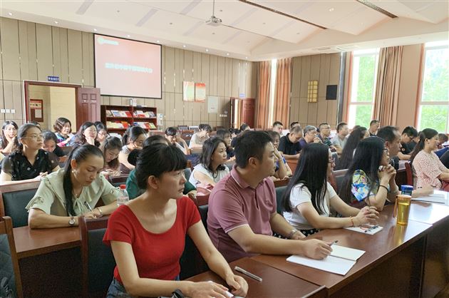 树立十个意识 找到三种感觉——我校初中部开展暑期干部培训