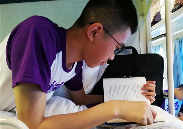 驻足未名湖 漫步清华园——棠外高2017级举行暑期研学旅行活动