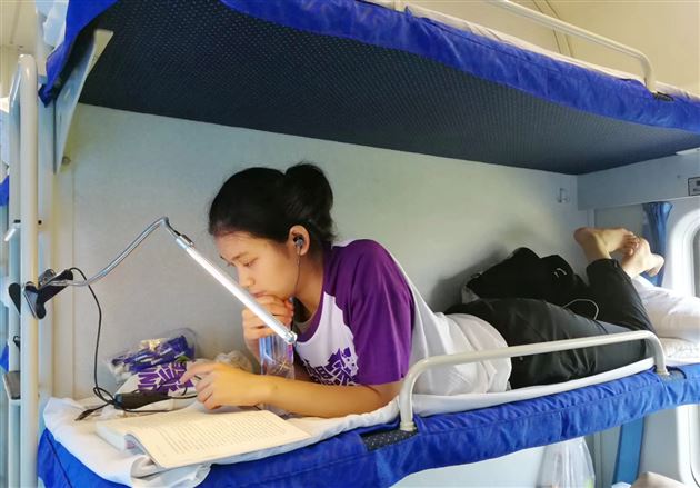 驻足未名湖 漫步清华园——棠外高2017级举行暑期研学旅行活动