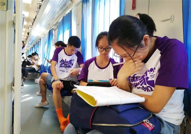 驻足未名湖 漫步清华园——棠外高2017级举行暑期研学旅行活动