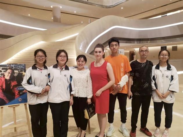 第三届成都国际诗歌周开幕，我校高2017级师生应邀观礼