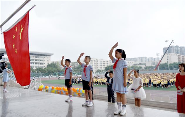 我爱我的国，我爱我的家——我校附小隆重举行2019—2020学年上期开学典礼