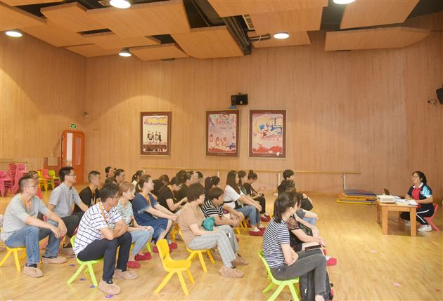 从心沟通，携手促成长——记实验幼儿园婴小班家长会