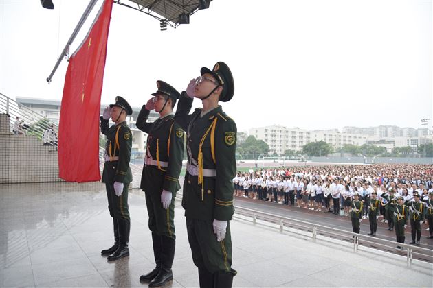 积蓄蓬勃力量 筑梦百年棠外——我校初中隆重召开2019—2020学年度开学典礼