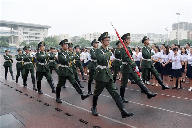 积蓄蓬勃力量 筑梦百年棠外——我校初中隆重召开2019—2020学年度开学典礼