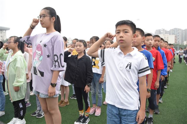 积蓄蓬勃力量 筑梦百年棠外——我校初中隆重召开2019—2020学年度开学典礼