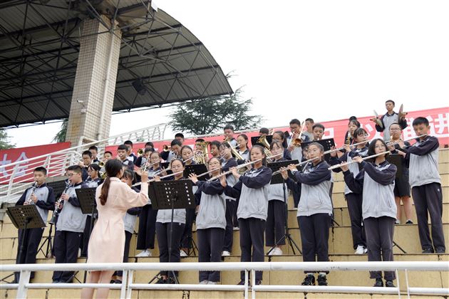 积蓄蓬勃力量 筑梦百年棠外——我校初中隆重召开2019—2020学年度开学典礼