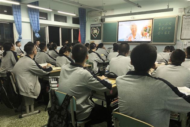 五星红旗，我为你自豪——我校高中部开展收看《开学第一课》活动