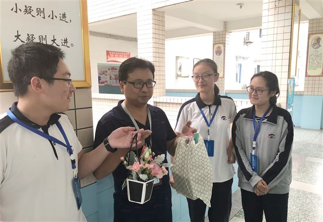 金色九月，用温暖点亮校园