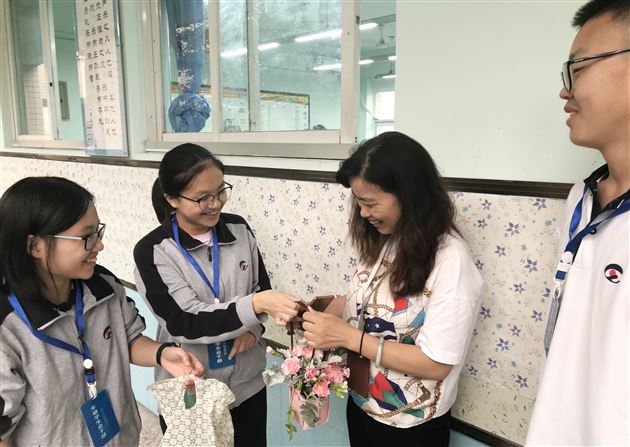 金色九月，用温暖点亮校园