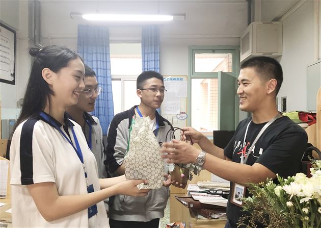 金色九月，用温暖点亮校园