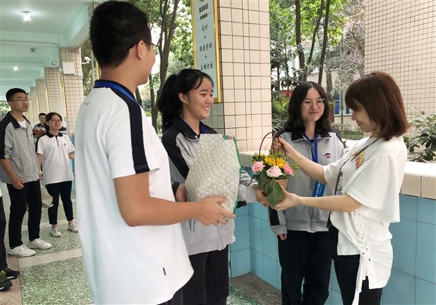 金色九月，用温暖点亮校园