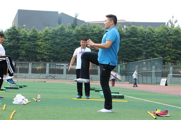 备战体育新中考 世冠教练来指导——我校举行新中考背景下体育各项目的小、初、高教学与衔接教师培训活动