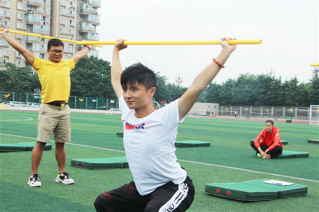 备战体育新中考 世冠教练来指导——我校举行新中考背景下体育各项目的小、初、高教学与衔接教师培训活动