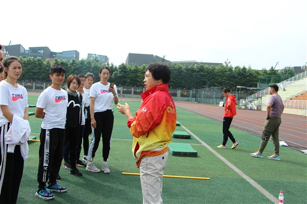 备战体育新中考 世冠教练来指导——我校举行新中考背景下体育各项目的小、初、高教学与衔接教师培训活动