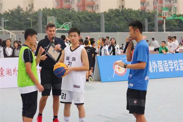 强强联手，提升校园篮球文化品位——我校初中部体育组进行FIBA3X3校园篮球规则培训及战术演练活动