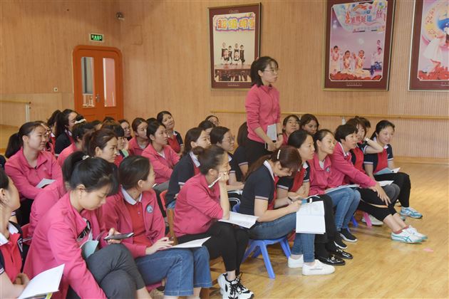 川音名师入园 共话童声合唱——我校实验幼儿园教师音乐培训