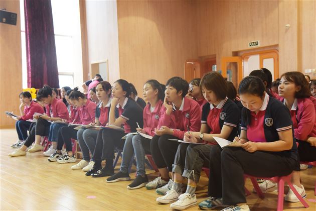 川音名师入园 共话童声合唱——我校实验幼儿园教师音乐培训