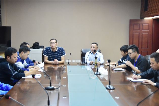 我校高中召开足球特长生培养专题会