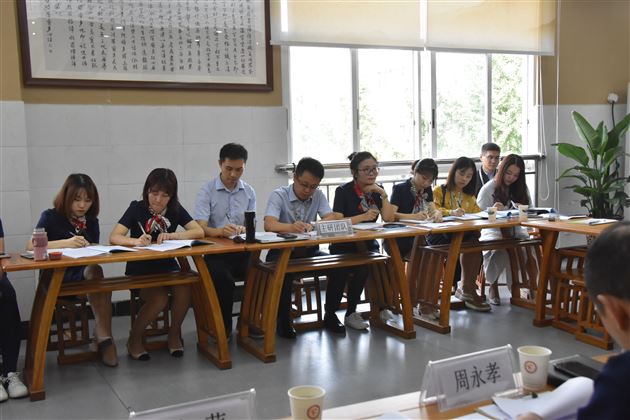 专家亲临指导我校附小区级课题开题