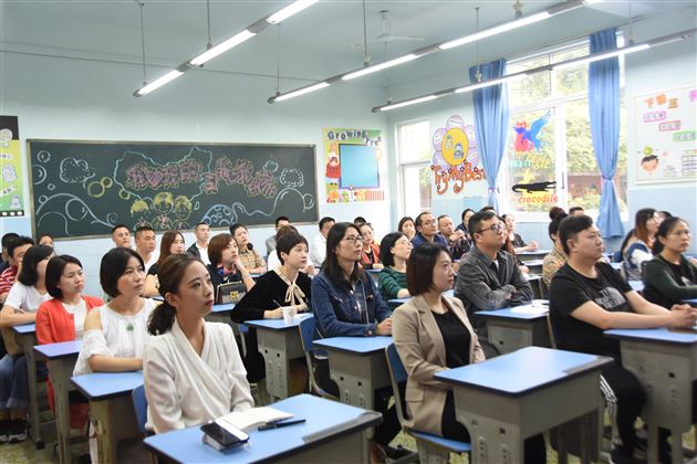 家校合力  静待花开——记我校附小一年级家长会