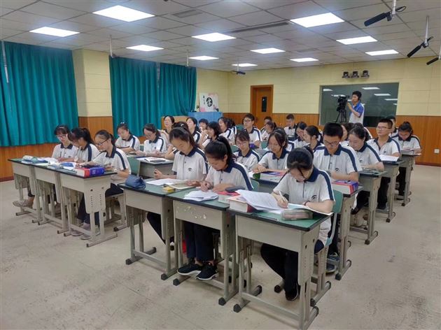 李秀芳老师上课