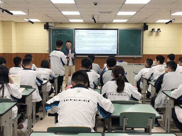 高考领航 共创辉煌——我校举行“高三课标高考解读”和“高三复习和讲评课”课例研讨会