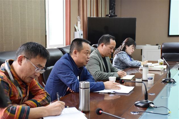 课题引领，开启科研新航程——我校高中开展课题培训会