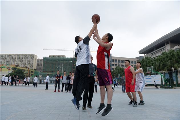 共赴健康之约——记我校第十六届教职工秋季运动会