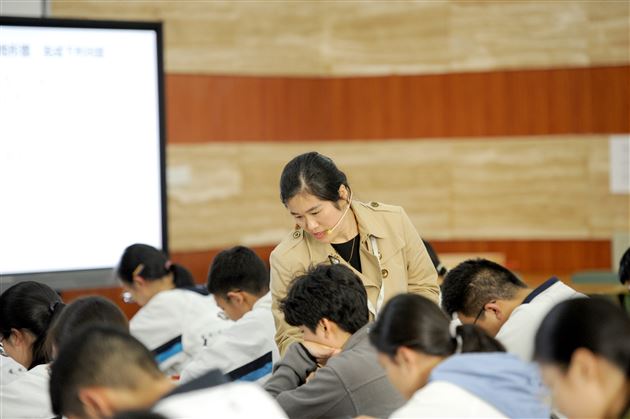 以“地”为题，以“理”相聚，共探地理之妙，共研高考之道——成都市2019年高三地理分科会在棠外成功举行 